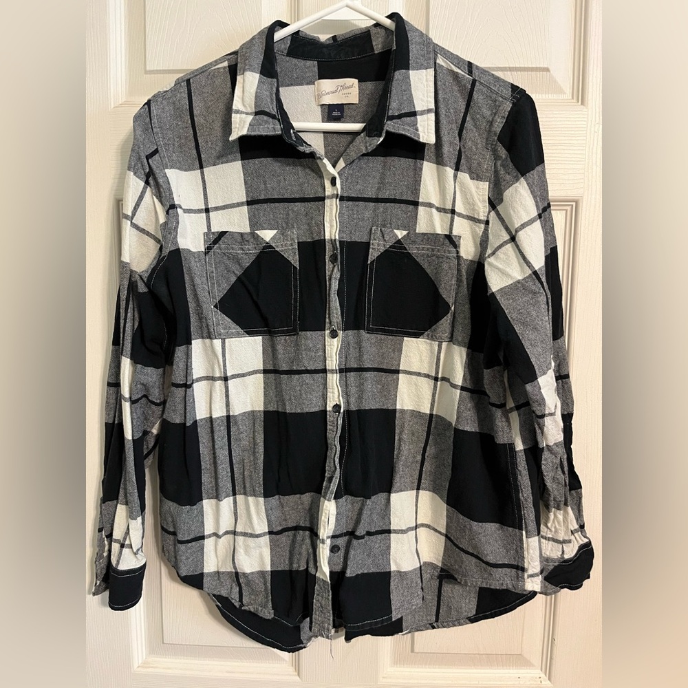 Universal Thread Black and White Plaid Button-Up flannel size l